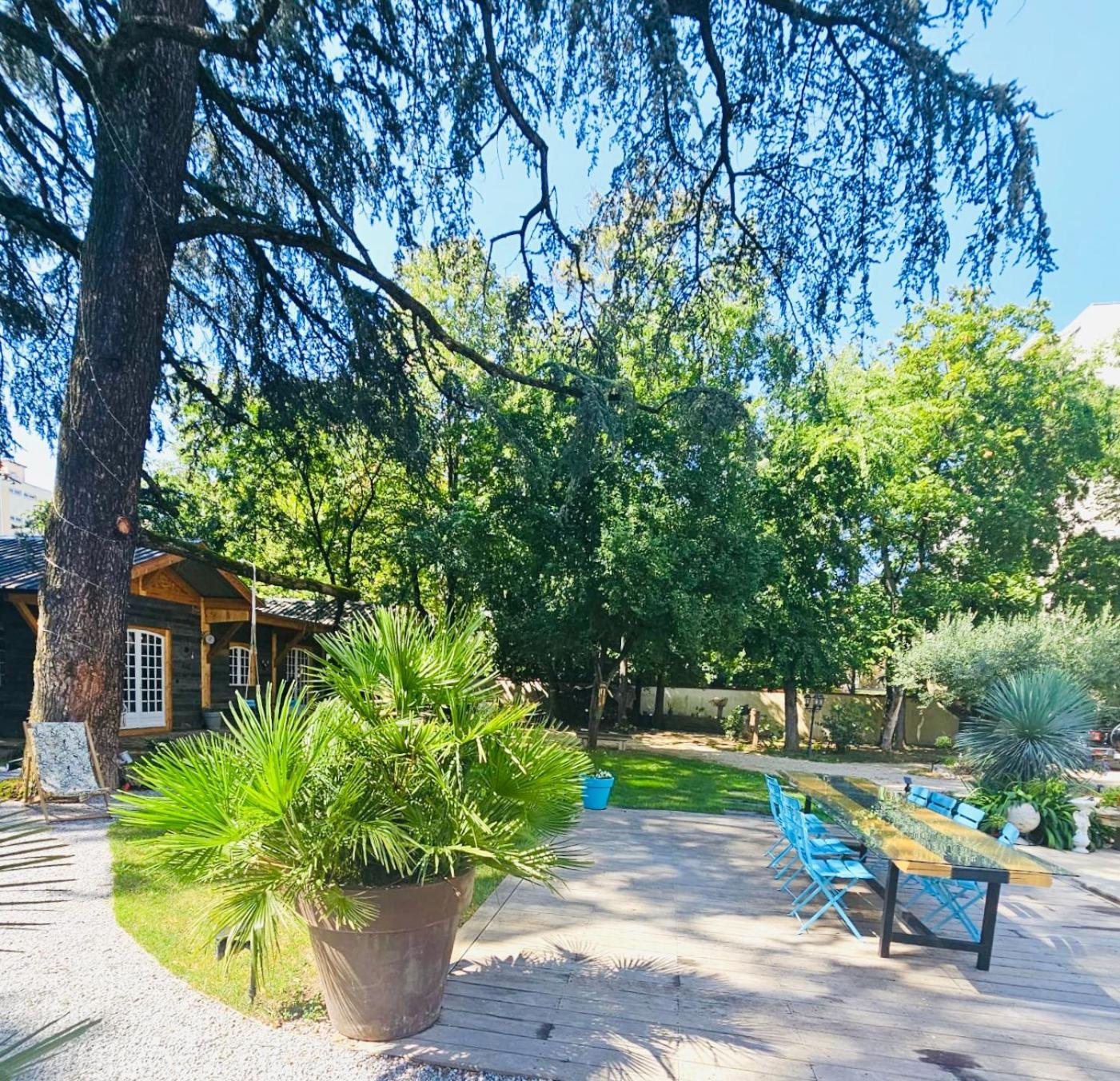 Chateau Grandclement Lyon Villeurbanne Niveau Rdc - Tresor Cache En Ville Avec Vue Piscine Et Parc Esterno foto
