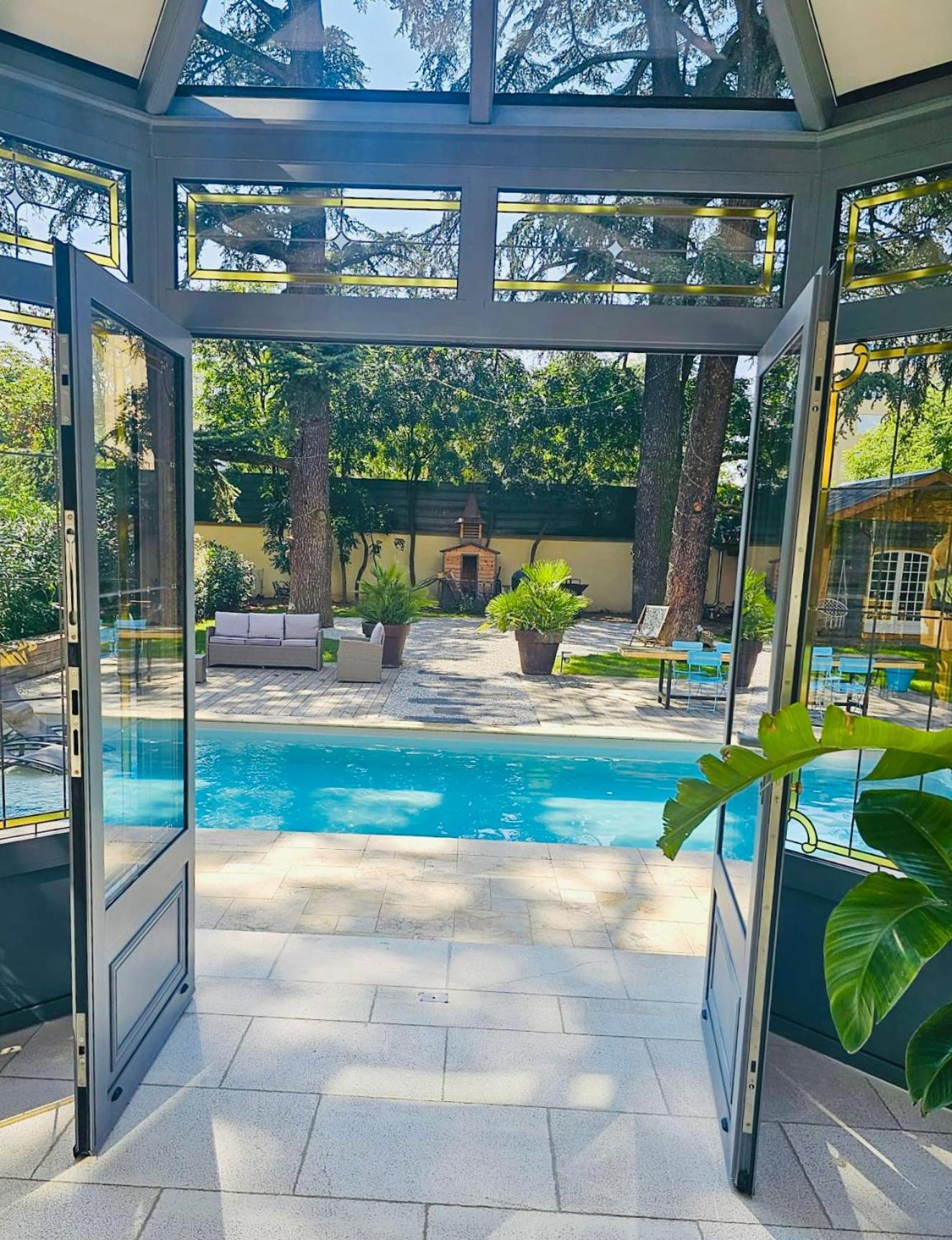 Chateau Grandclement Lyon Villeurbanne Niveau Rdc - Tresor Cache En Ville Avec Vue Piscine Et Parc Esterno foto