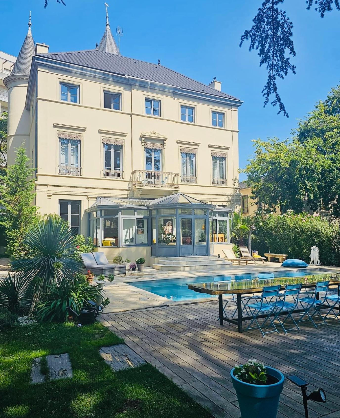 Chateau Grandclement Lyon Villeurbanne Niveau Rdc - Tresor Cache En Ville Avec Vue Piscine Et Parc Esterno foto
