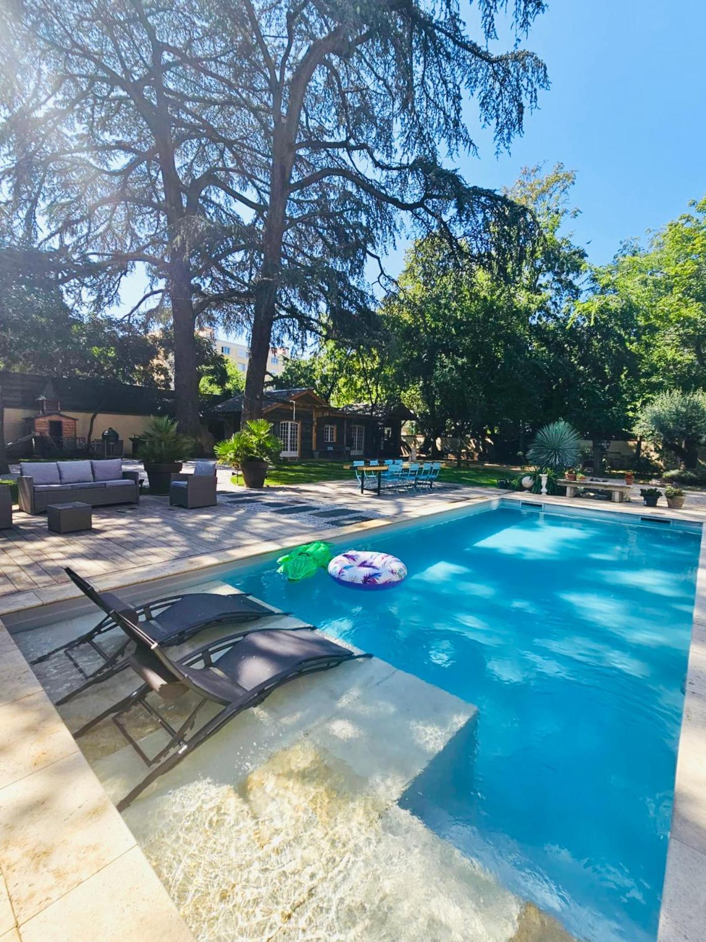 Chateau Grandclement Lyon Villeurbanne Niveau Rdc - Tresor Cache En Ville Avec Vue Piscine Et Parc Esterno foto